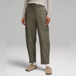 Lululemon Light Utilitech Cargo Pocket High Rise Pant